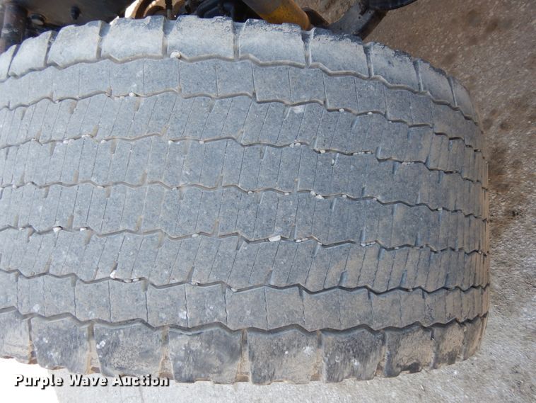 image for item DJ5823 2000 Sterling AT9513  semi truck