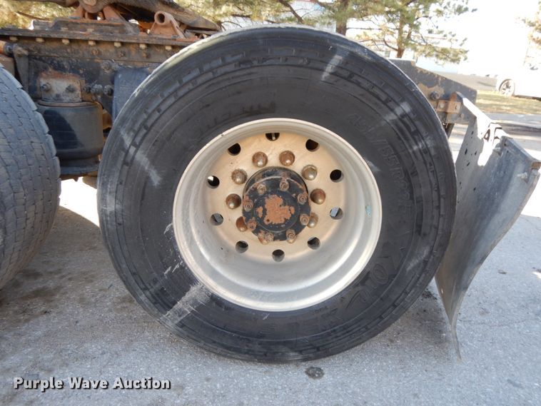 image for item DJ5823 2000 Sterling AT9513  semi truck