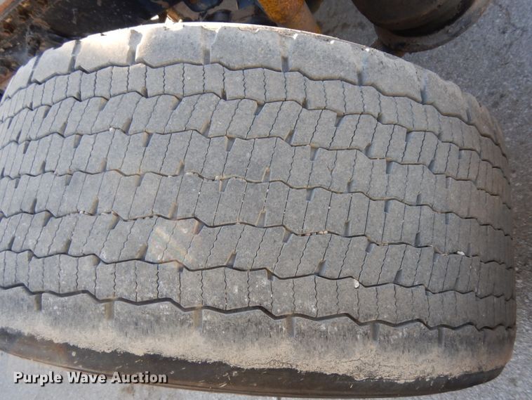 image for item DJ5823 2000 Sterling AT9513  semi truck