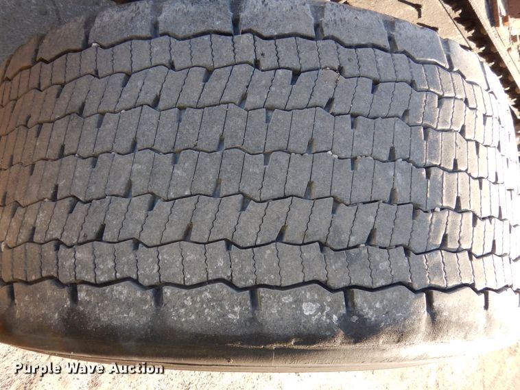 image for item DJ5823 2000 Sterling AT9513  semi truck