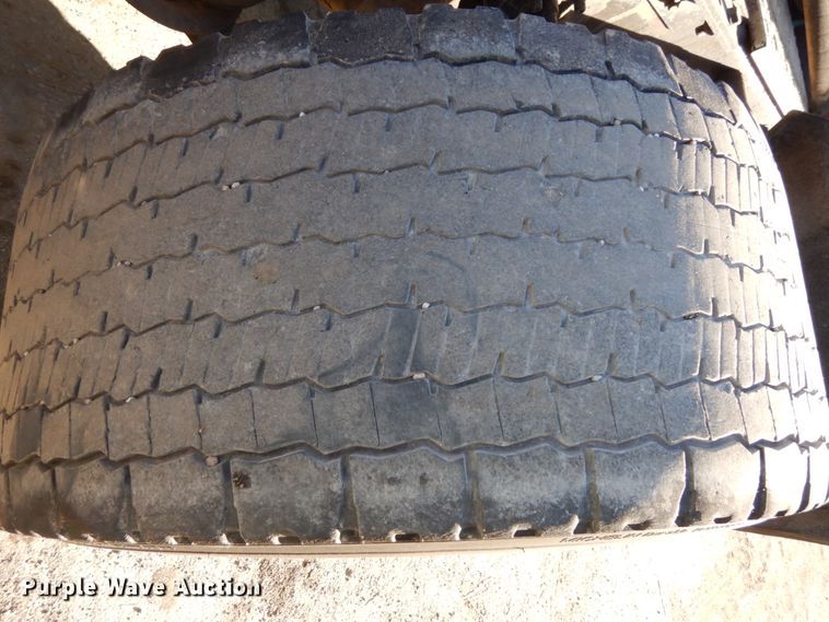 image for item DJ5823 2000 Sterling AT9513  semi truck