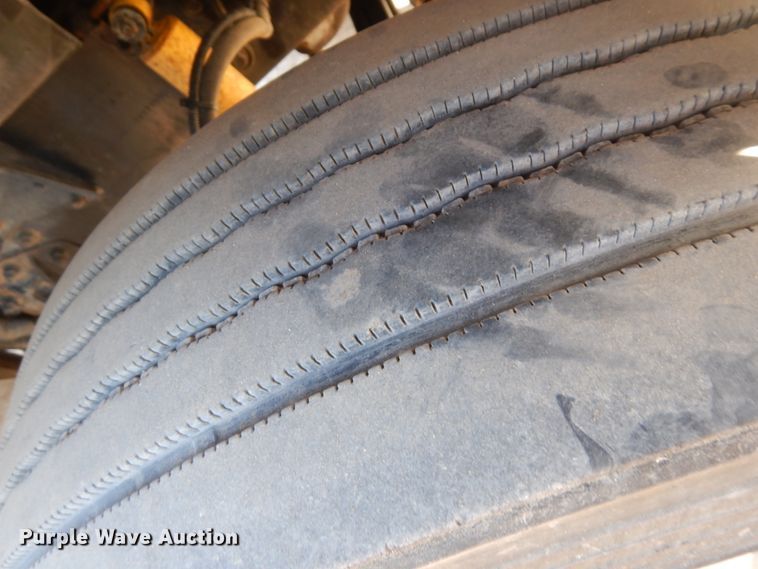 image for item DJ5823 2000 Sterling AT9513  semi truck