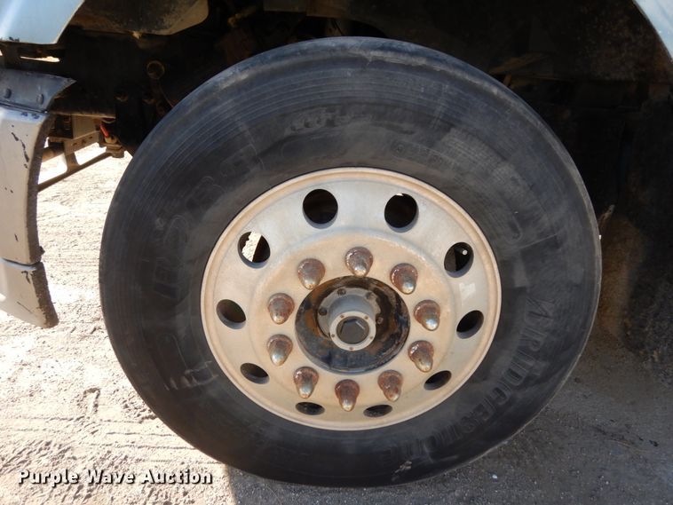 image for item DJ5823 2000 Sterling AT9513  semi truck