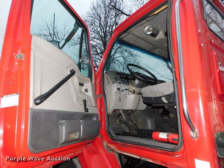 image for item DJ5834 2006 Sterling AT9500  semi truck