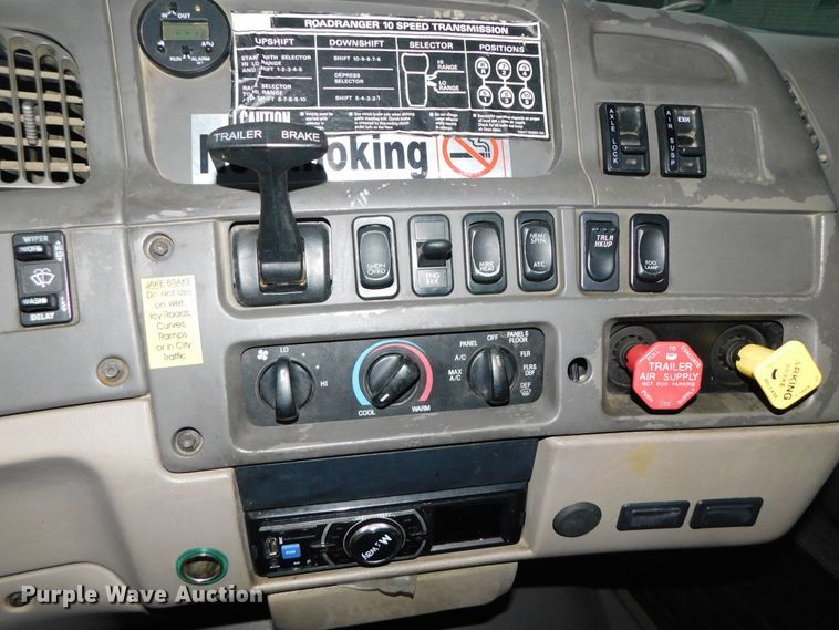 image for item DJ5834 2006 Sterling AT9500  semi truck