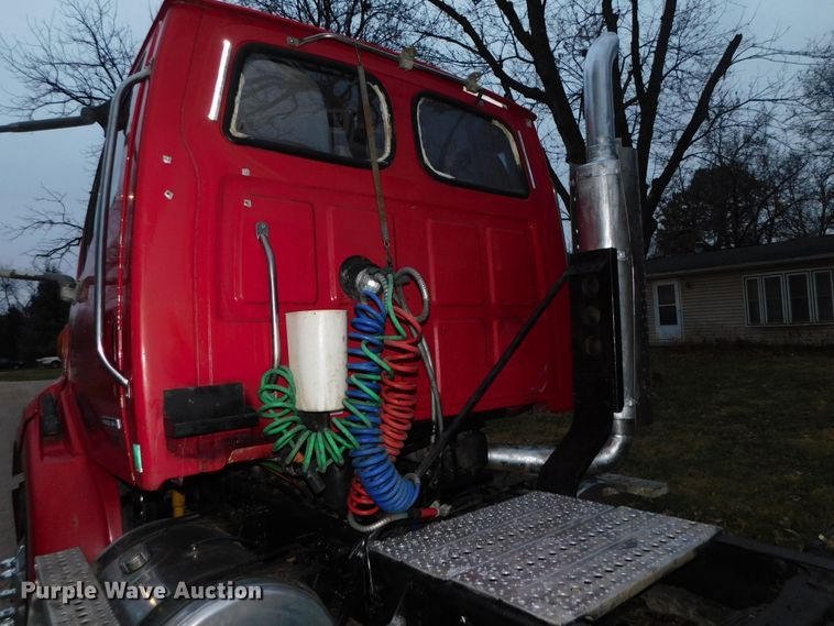 image for item DJ5834 2006 Sterling AT9500  semi truck