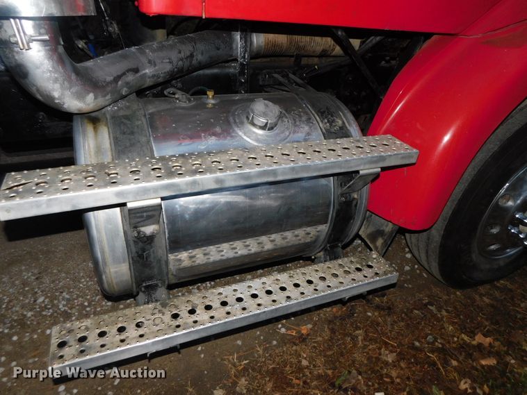 image for item DJ5834 2006 Sterling AT9500  semi truck