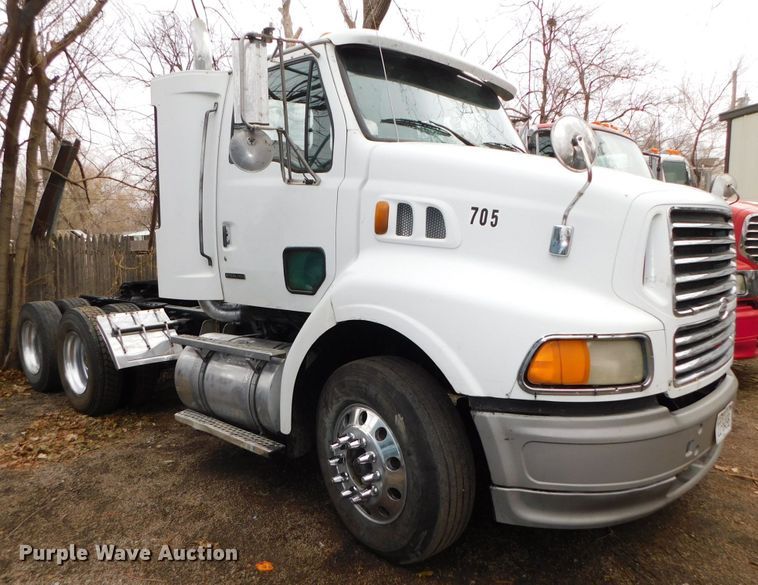 image for item DJ5835 1999 Sterling A9513  semi truck