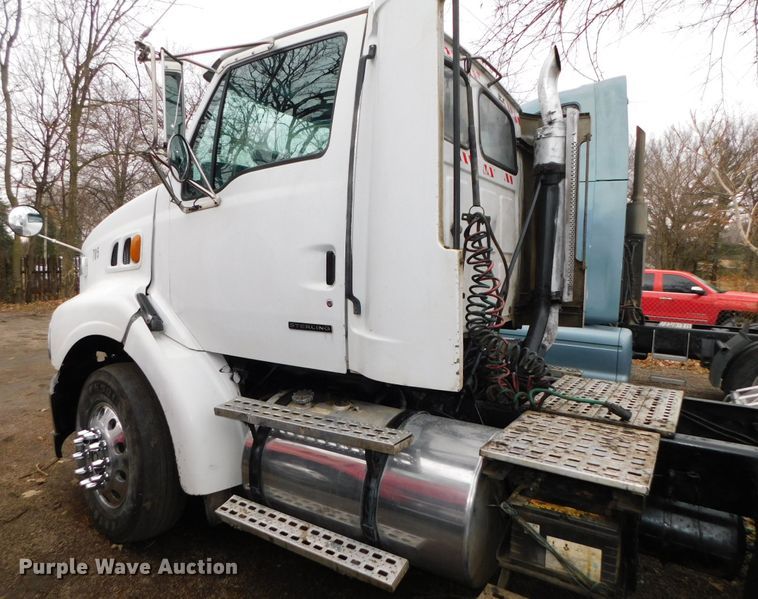 image for item DJ5835 1999 Sterling A9513  semi truck