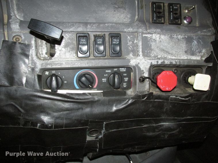 image for item DJ5835 1999 Sterling A9513  semi truck