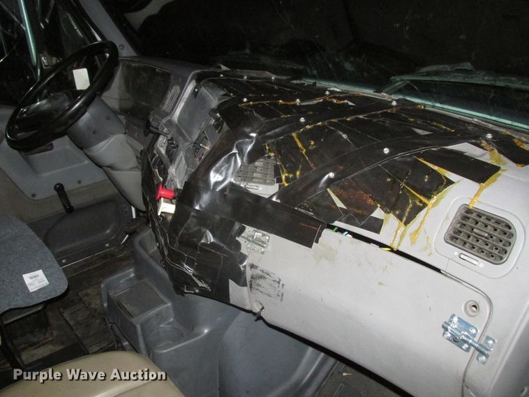 image for item DJ5835 1999 Sterling A9513  semi truck