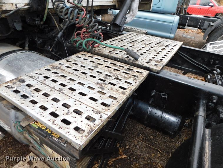 image for item DJ5835 1999 Sterling A9513  semi truck