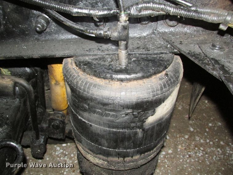 image for item DJ5835 1999 Sterling A9513  semi truck