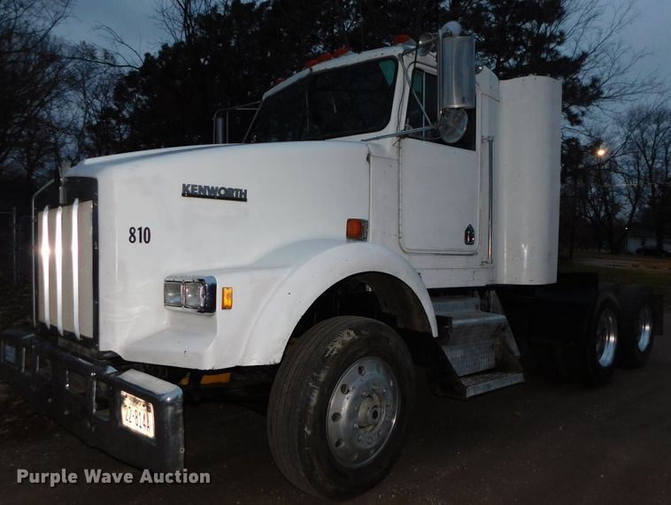 image for item DJ5836 1989 Kenworth T800  semi truck