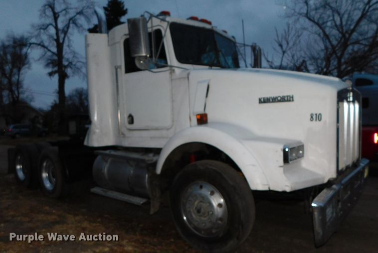 image for item DJ5836 1989 Kenworth T800  semi truck