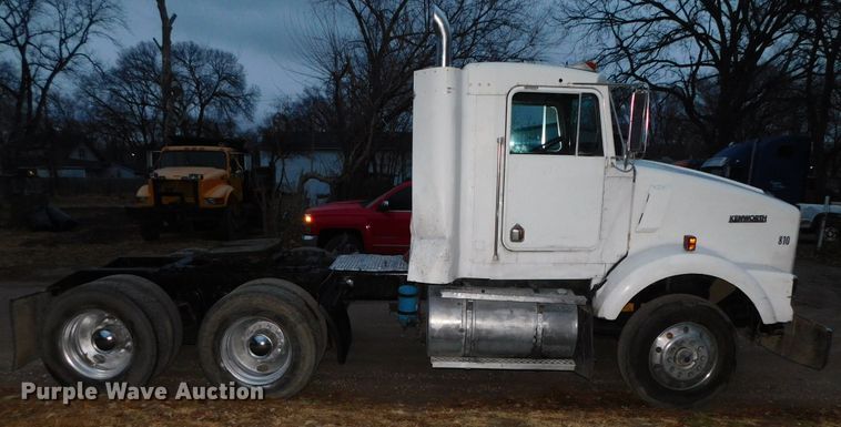 image for item DJ5836 1989 Kenworth T800  semi truck