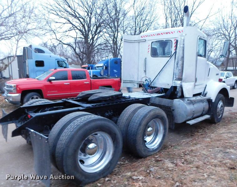 image for item DJ5836 1989 Kenworth T800  semi truck