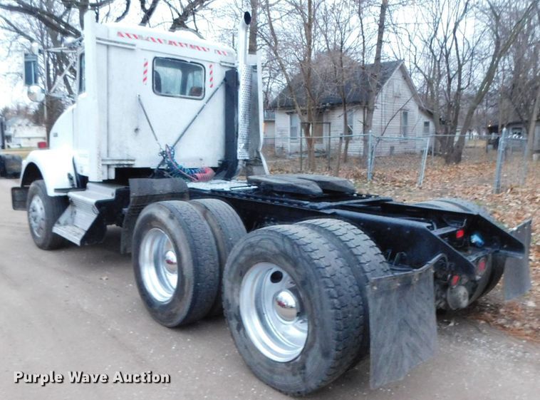 image for item DJ5836 1989 Kenworth T800  semi truck