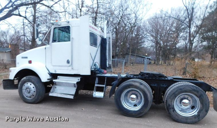 image for item DJ5836 1989 Kenworth T800  semi truck