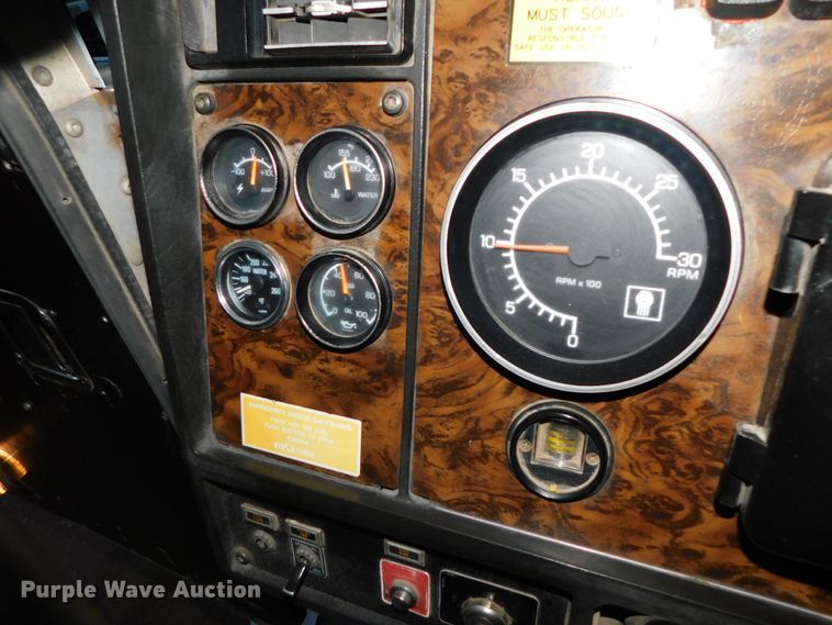 image for item DJ5836 1989 Kenworth T800  semi truck