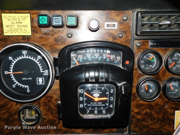 image for item DJ5836 1989 Kenworth T800  semi truck