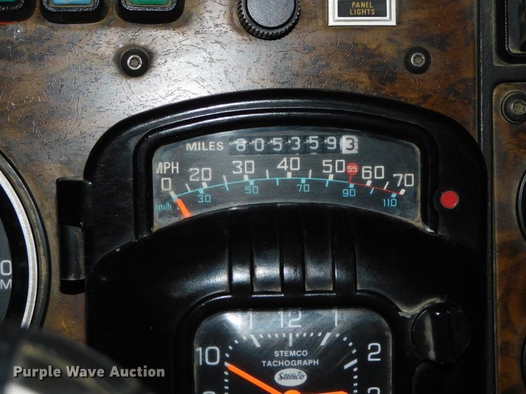 image for item DJ5836 1989 Kenworth T800  semi truck