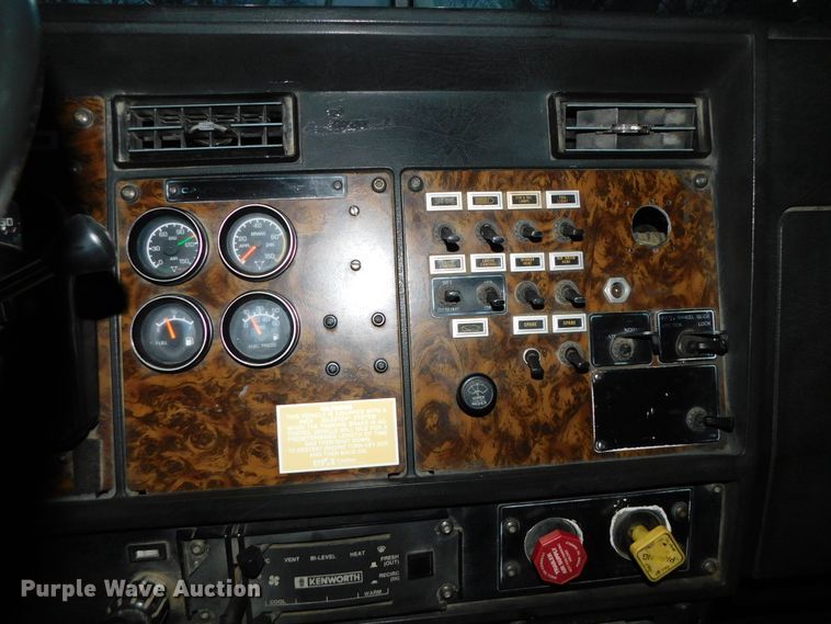 image for item DJ5836 1989 Kenworth T800  semi truck