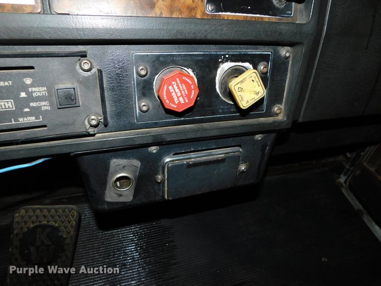 image for item DJ5836 1989 Kenworth T800  semi truck