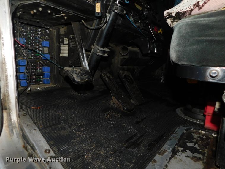 image for item DJ5836 1989 Kenworth T800  semi truck