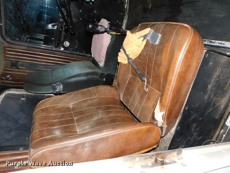 image for item DJ5836 1989 Kenworth T800  semi truck