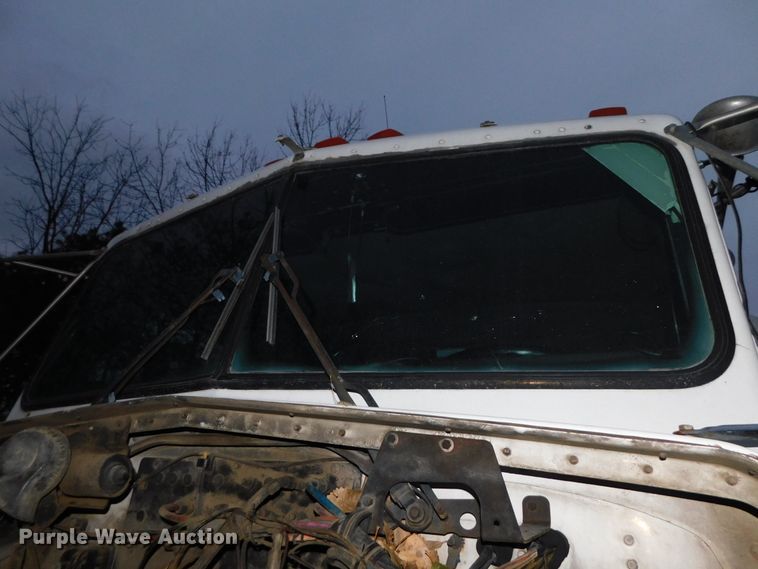 image for item DJ5836 1989 Kenworth T800  semi truck