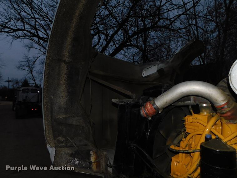 image for item DJ5836 1989 Kenworth T800  semi truck