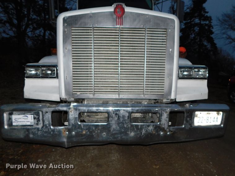 image for item DJ5836 1989 Kenworth T800  semi truck