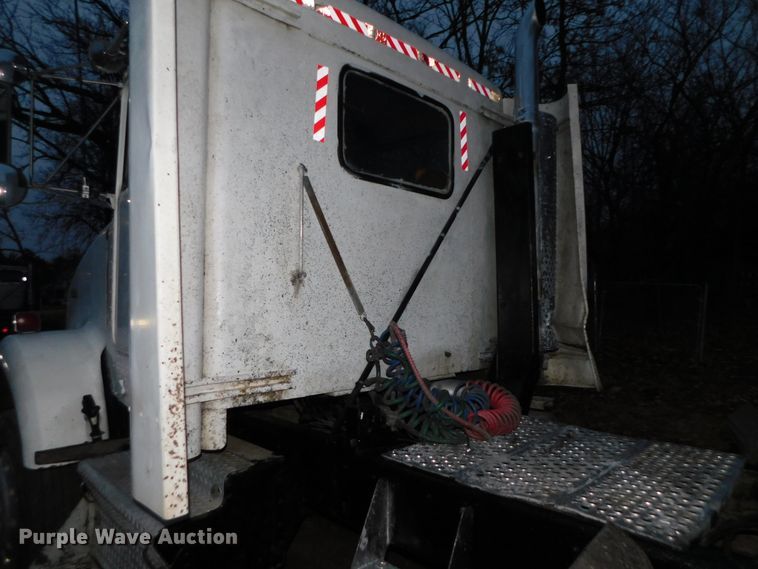 image for item DJ5836 1989 Kenworth T800  semi truck