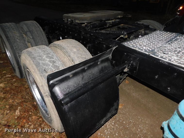 image for item DJ5836 1989 Kenworth T800  semi truck