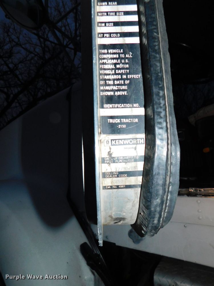 image for item DJ5836 1989 Kenworth T800  semi truck