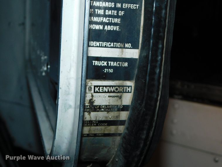 image for item DJ5836 1989 Kenworth T800  semi truck