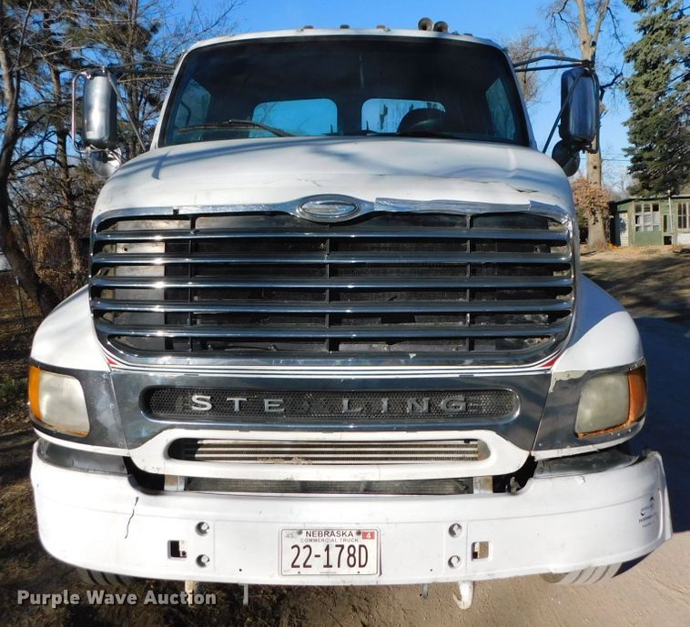 image for item DJ5863 2005 Sterling AT9500  semi truck