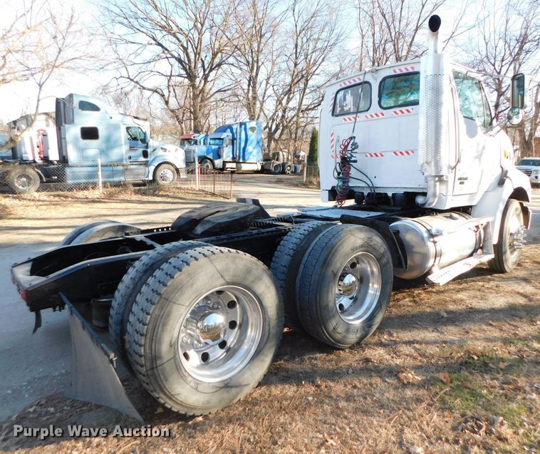 image for item DJ5863 2005 Sterling AT9500  semi truck