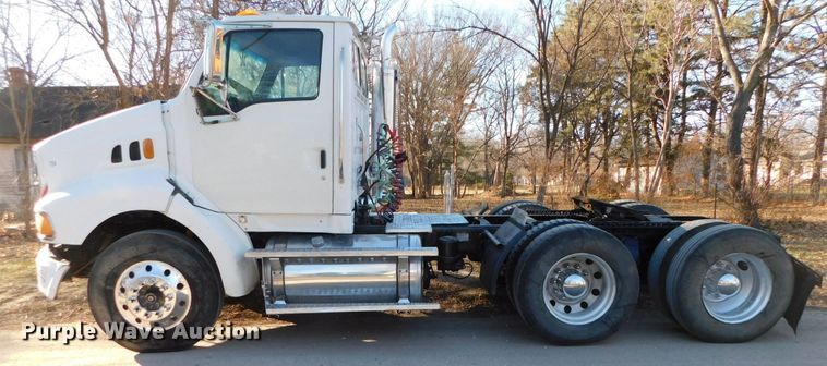 image for item DJ5863 2005 Sterling AT9500  semi truck