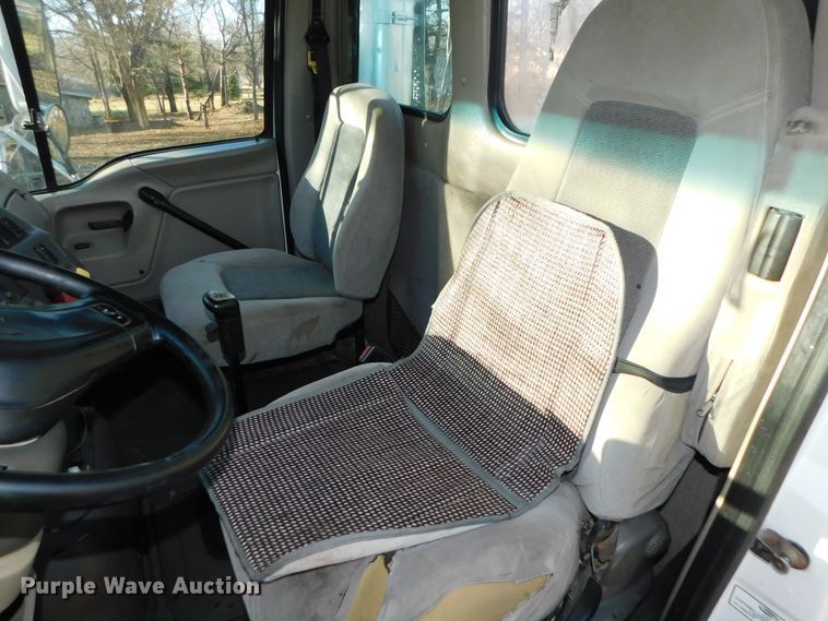 image for item DJ5863 2005 Sterling AT9500  semi truck