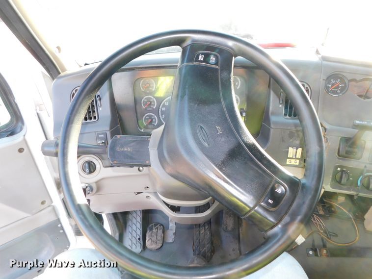 image for item DJ5863 2005 Sterling AT9500  semi truck