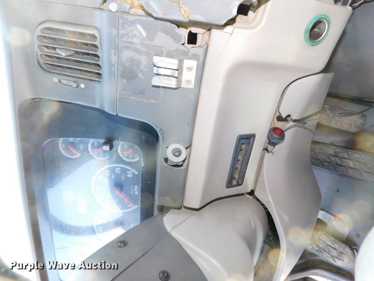 image for item DJ5863 2005 Sterling AT9500  semi truck