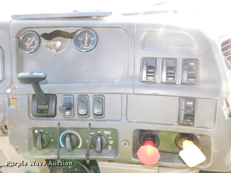 image for item DJ5863 2005 Sterling AT9500  semi truck