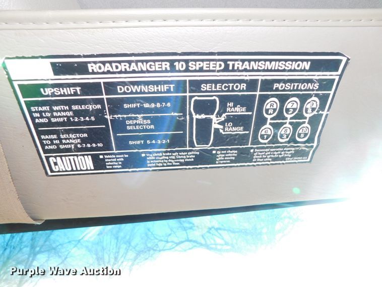 image for item DJ5863 2005 Sterling AT9500  semi truck