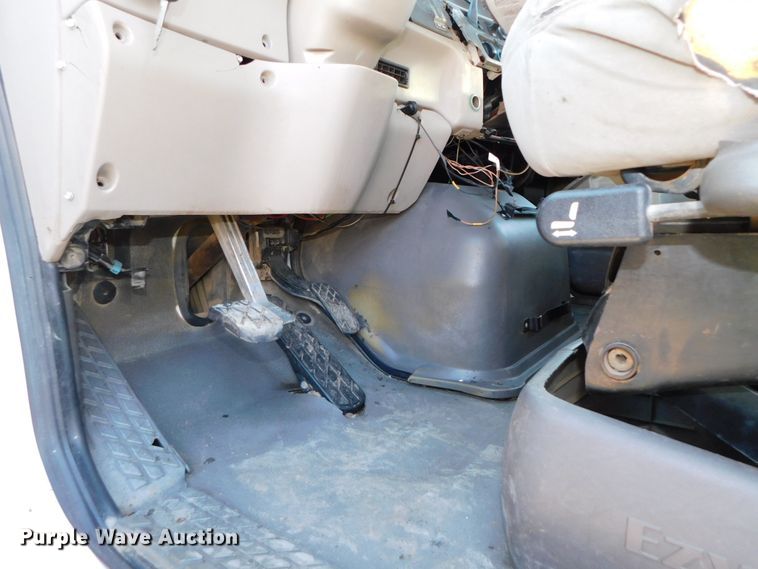 image for item DJ5863 2005 Sterling AT9500  semi truck