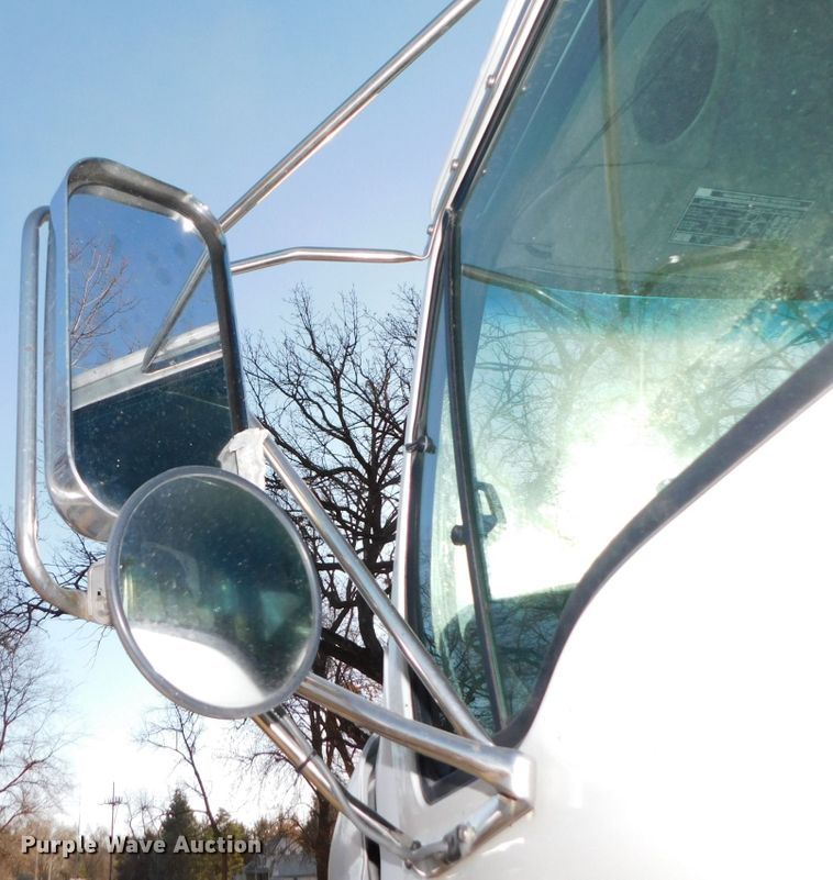 image for item DJ5863 2005 Sterling AT9500  semi truck