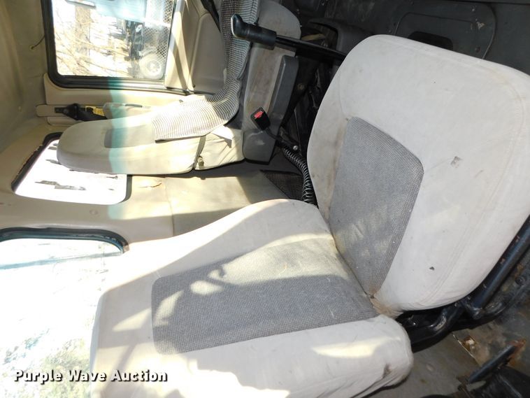 image for item DJ5863 2005 Sterling AT9500  semi truck