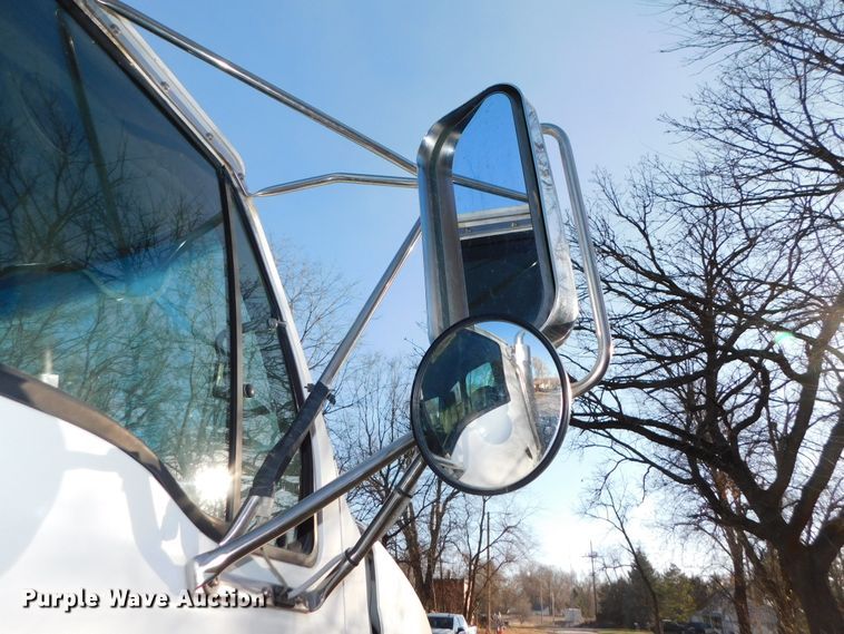 image for item DJ5863 2005 Sterling AT9500  semi truck