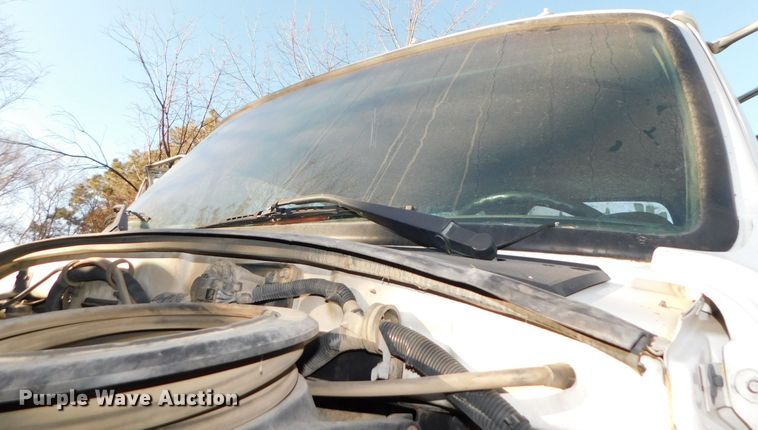 image for item DJ5863 2005 Sterling AT9500  semi truck